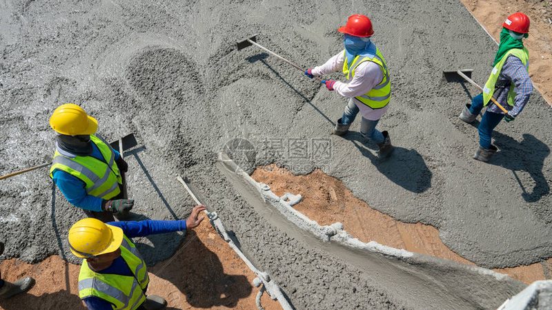 小型桥梁混凝土浇筑顺序解析：从基层处理到抗渗等级